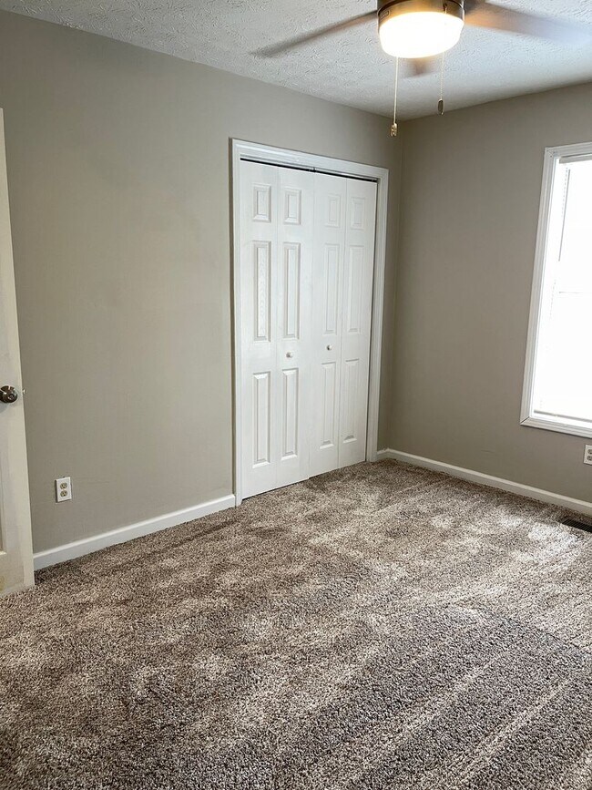 Building Photo - Split level home