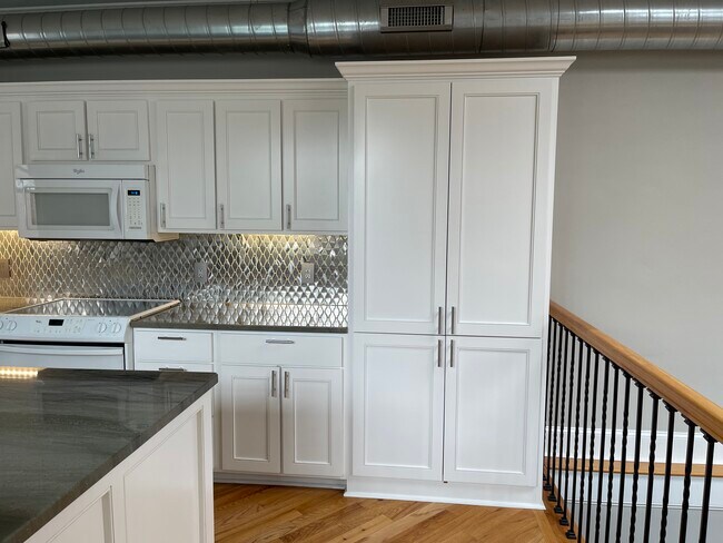 Building Photo - 116 E Council St