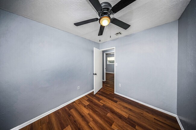 Building Photo - 709 SW 45th St