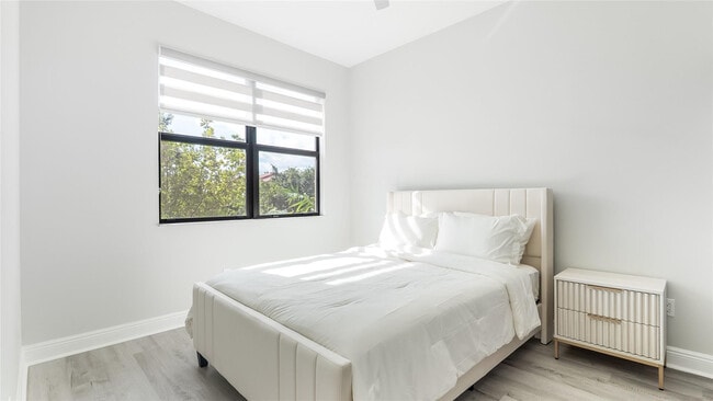 Building Photo - 20927 NW 1st Ct