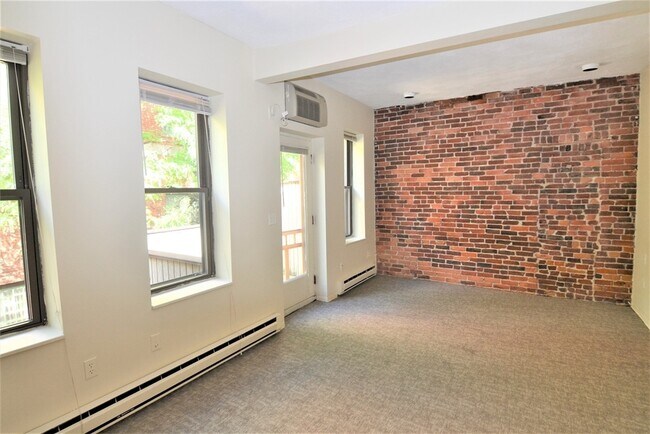 Building Photo - 67 St Germain St