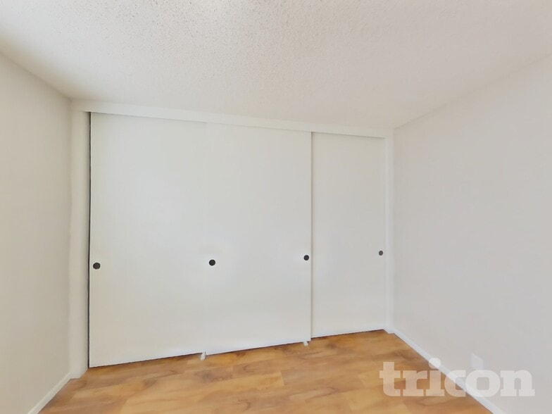 Building Photo - 4078 Deerfield Ave