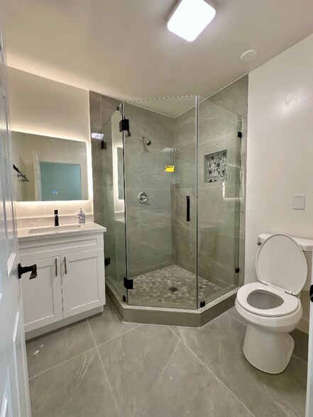 Building Photo - 7860 La Fiesta Dr