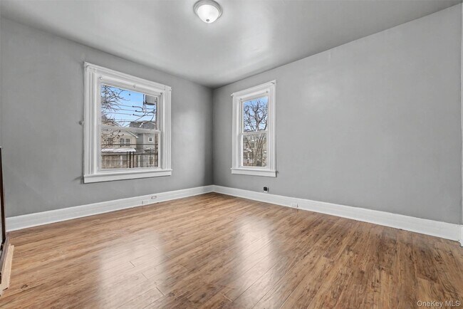 Building Photo - 240 S 5th Ave