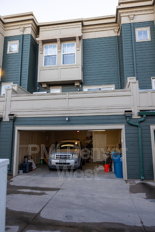 Building Photo - 9369 Longs Peak Dr