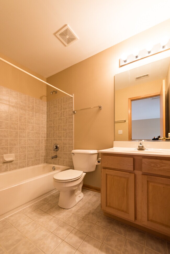 Building Photo - 309 Abington Woods Dr