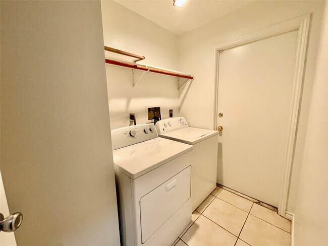 Building Photo - 7014 Caladero Dr