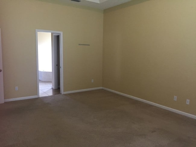 Building Photo - 12062 London Lake Dr W