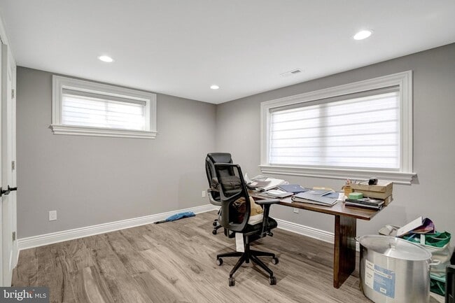 Building Photo - 6608 Spring Valley Dr