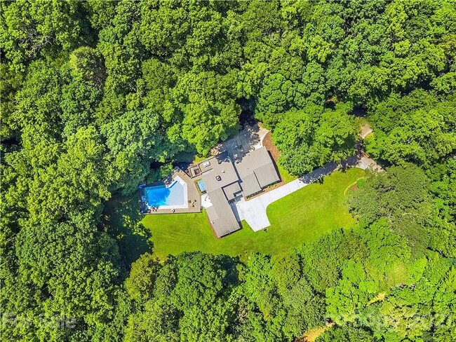 Building Photo - 19 Shady Brook Ln