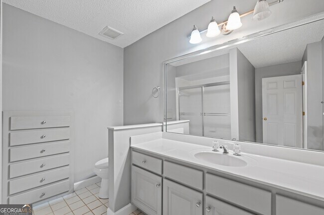 Building Photo - 235 Smokerise Trce