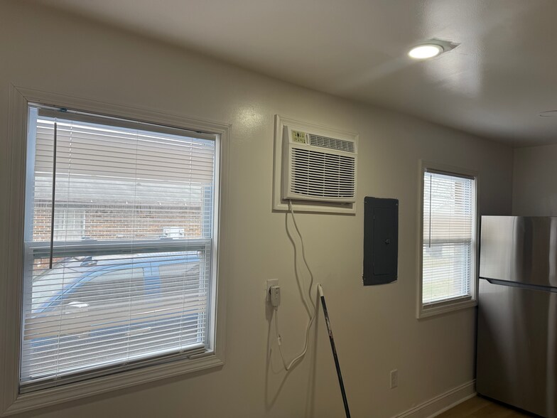 Building Photo - 922 Hastings St