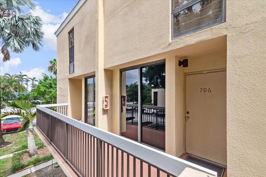 Building Photo - 2831 SW 87th Ave