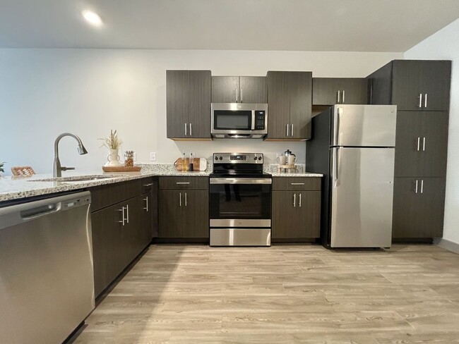 Building Photo - Tuscany | 1 Bed 1 Bath | 786 sf