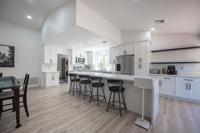 Building Photo - Sun CIty Summerlin 55+, Highly Upgraded, S...