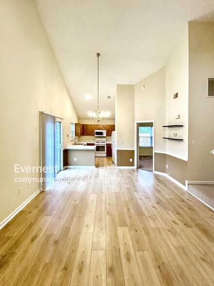 Building Photo - 416 Commons Dr