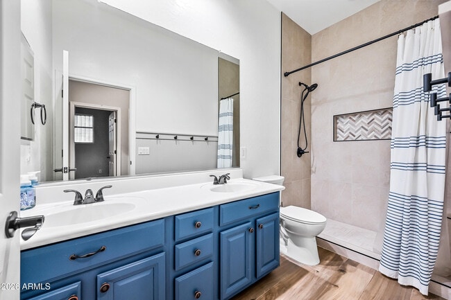 Building Photo - 4231 E Marshall Ave