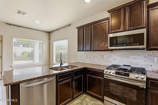 Building Photo - 3144 Hidden Creek Dr