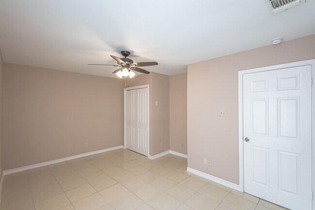 Building Photo - 227 Malaga Dr