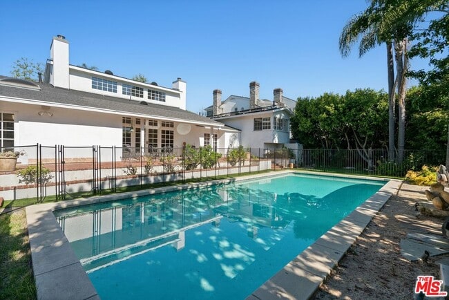 Building Photo - 510 Toyopa Dr