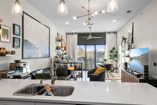 Building Photo - 908 Nueces St