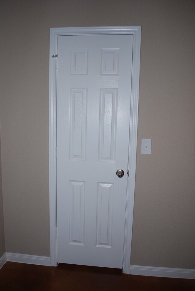 Building Photo - 1512 Dakota Ter