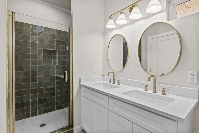 Building Photo - 30 Wood Glen Dr