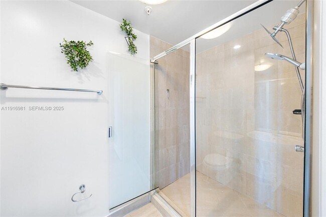 Building Photo - 7700 Collins Ave