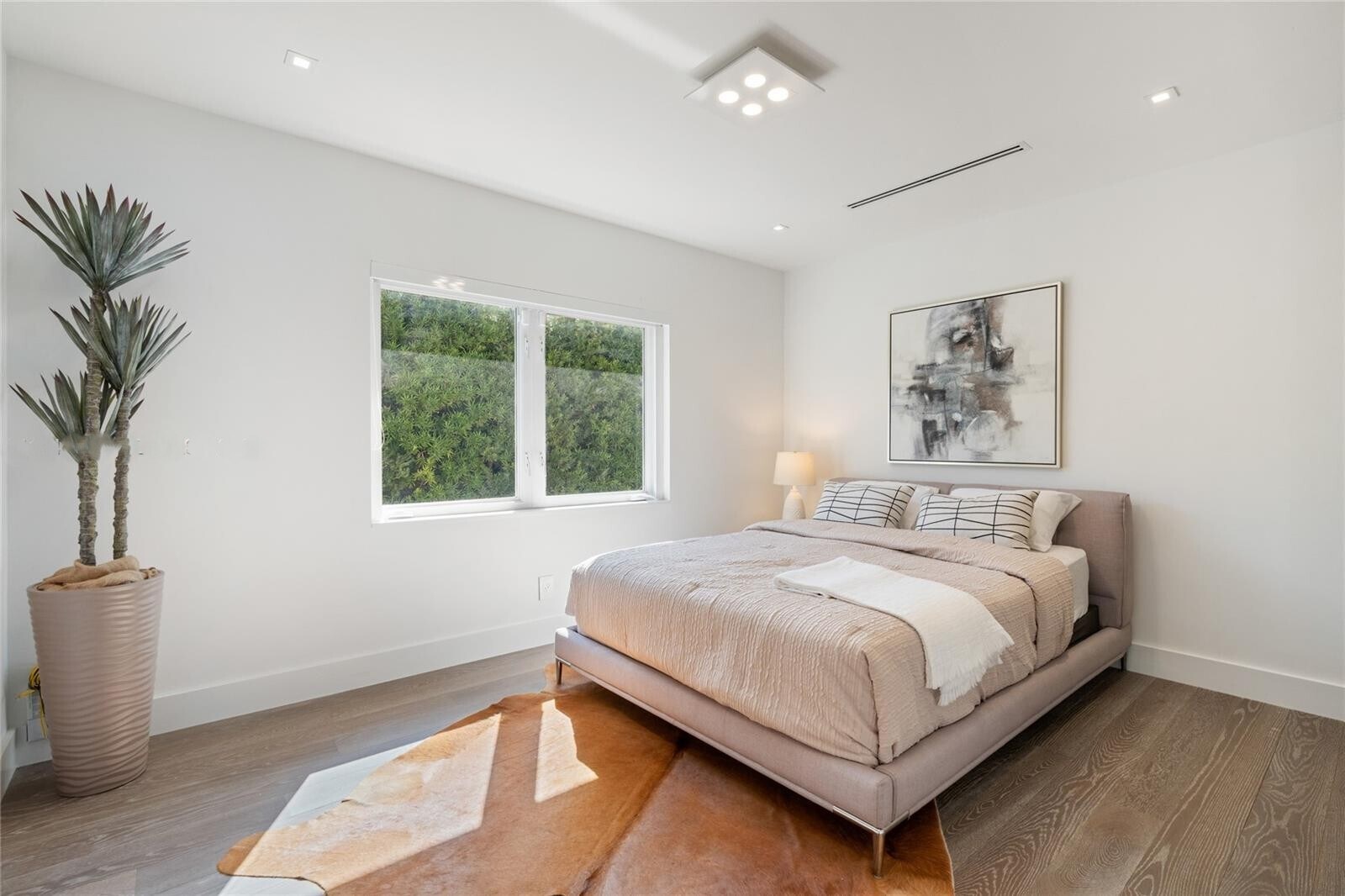 Building Photo - 7810 Hawthorne Ave