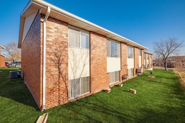 Building Photo - 3441 Portia St