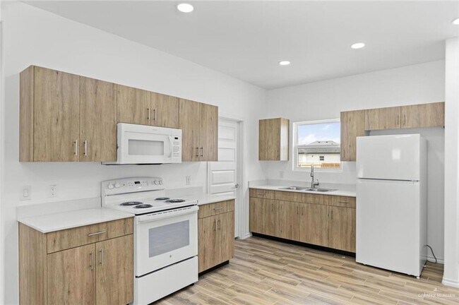 Building Photo - 1608 Unity Dr