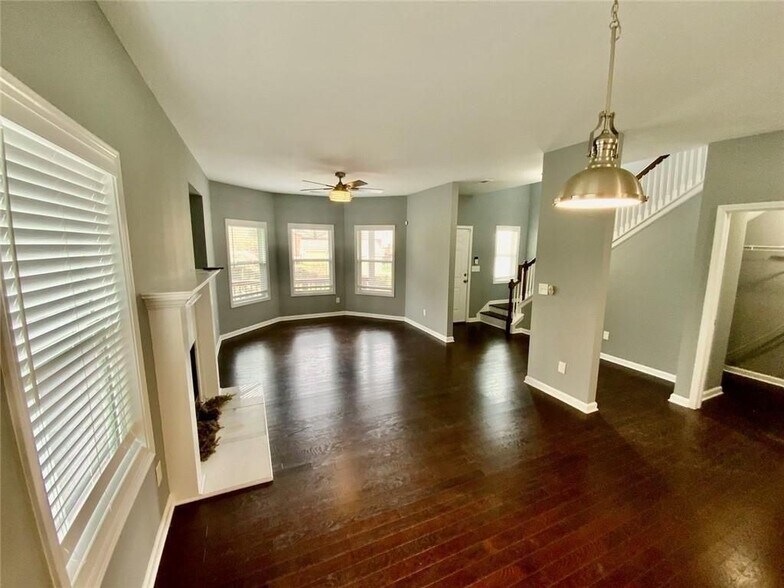 Building Photo - 294 SW Bass