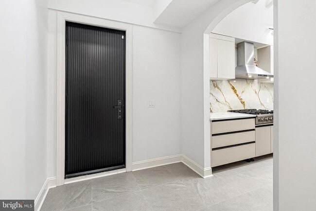 Building Photo - 321 S 3rd St