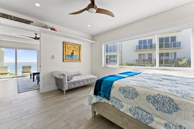Building Photo - 1203 Hillsboro Mile