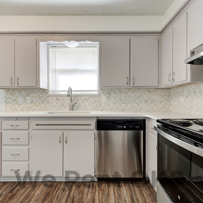 Building Photo - 1332 SW 77th Pl