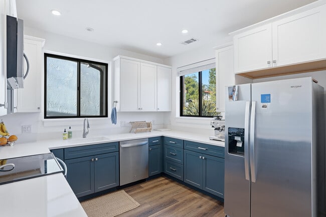 Building Photo - 259 Almond St