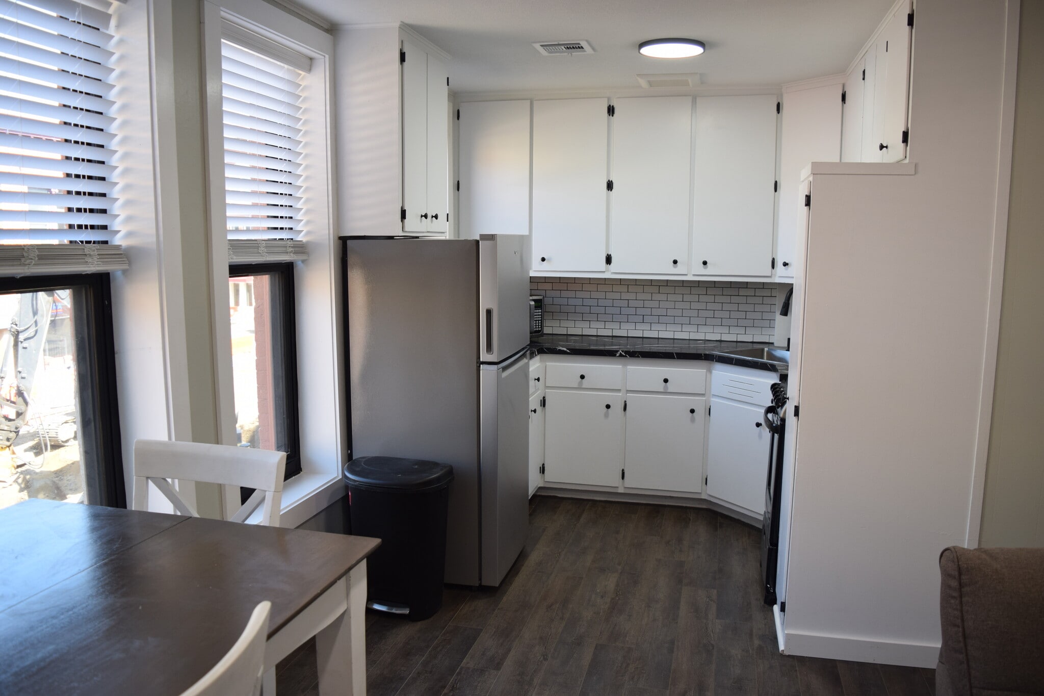 Building Photo - 113 N Cedar Ave