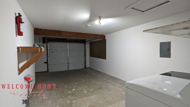 Building Photo - Bryant - 1324A/1324B