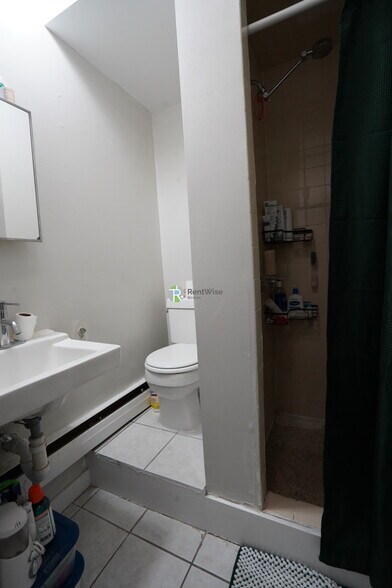 Building Photo - 41 Anderson St