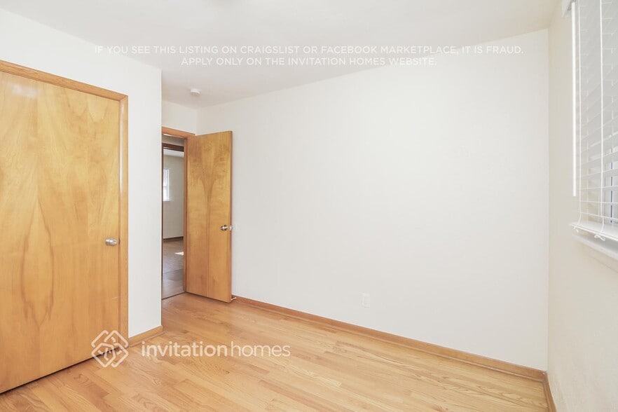 Building Photo - 301 S Reedwood Dr