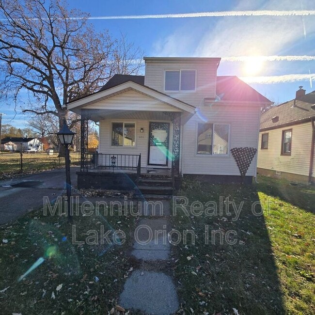 Primary Photo - 644 E Meyers Ave