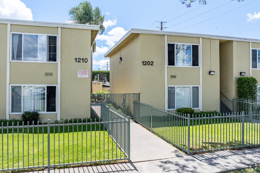 Building Photo - Borchard Apartments