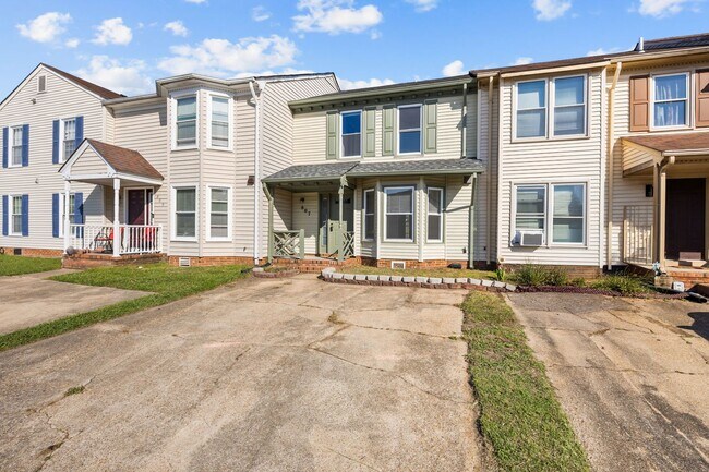 Building Photo - Charming 2 Bed, 2.5 Bath Townhouse for Rent in Virginia Beach!