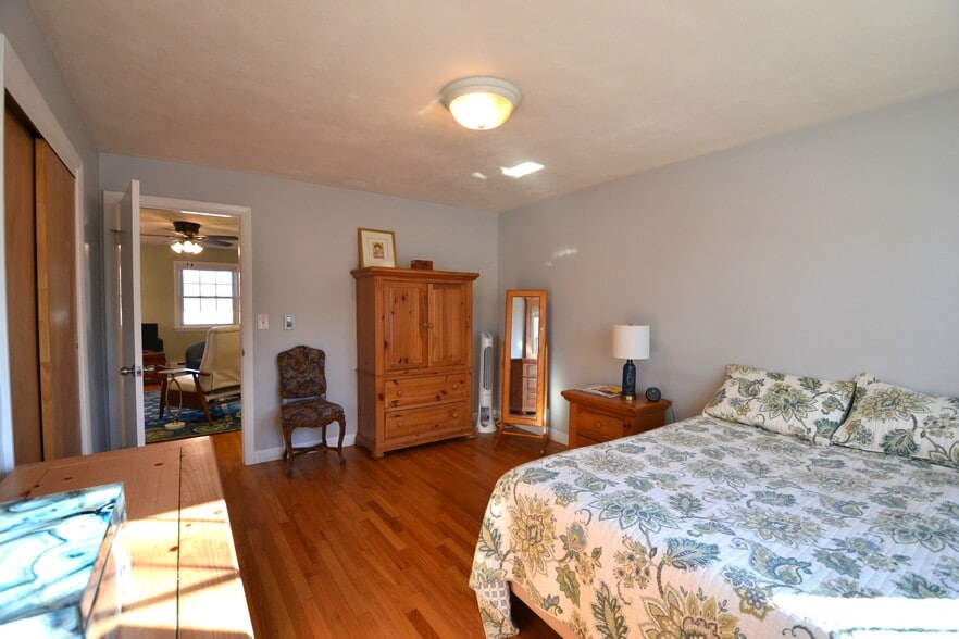 Building Photo - 18 Austin Ct