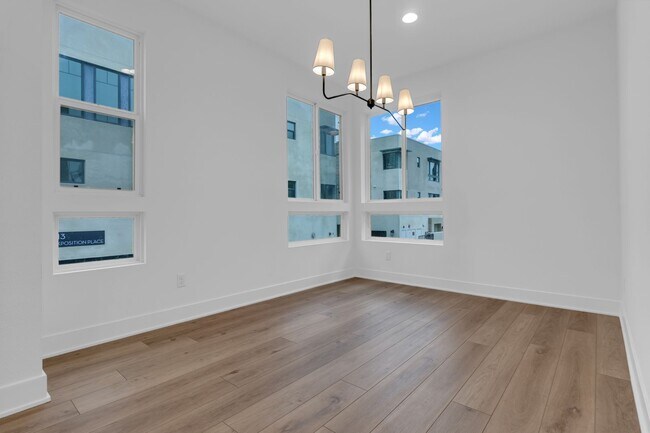 Building Photo - 2907 W Exposition Pl