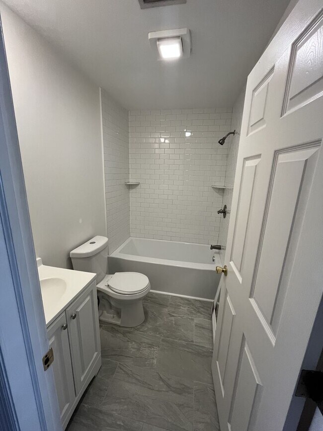 Building Photo - Beautifully Renovated 4 Bedroom | 3.5 Bathroom Home – Modern Finishes & Spacious Layout