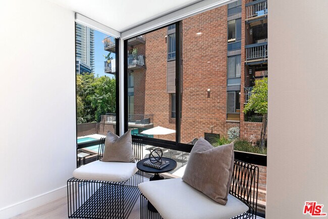 Building Photo - 1033 Carol Dr