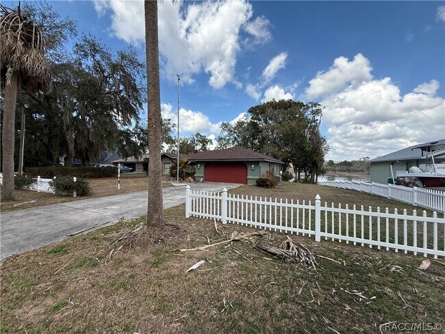 Building Photo - 2235 W Springlake Dr