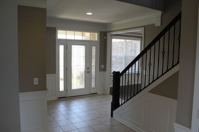 Building Photo - Absolutely Gorgeous 5 BR Estate Home in Br...