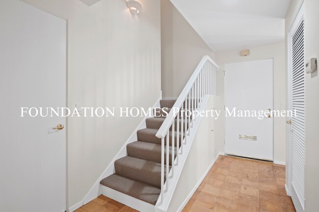 Building Photo - Spacious 3BR End Unit with Enclosed Patio, Balcony & Community Amenities!  FOUNDATION